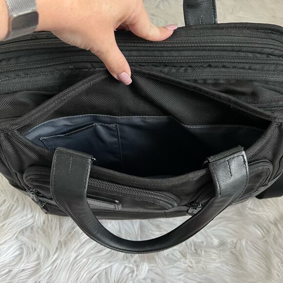 Tumi Alpha 2 Compact Large Screen Laptop Briefcase - Picture 4 of 16